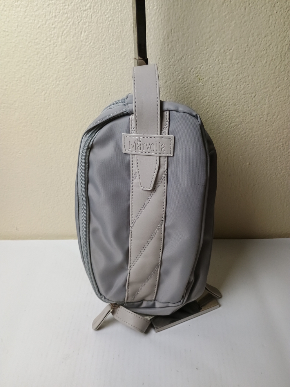 Men’s Light Gray Toiletry Bag - Compact Travel Kit